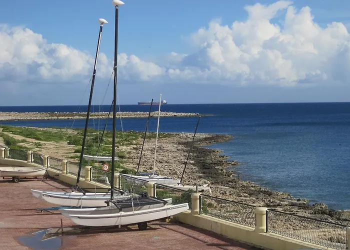 Four Seasons 9 Apartment *